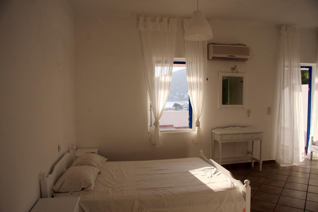 Armadoros Hotel / Ios Backpackers Экстерьер фото