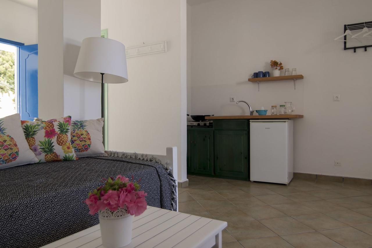 Armadoros Hotel / Ios Backpackers Экстерьер фото